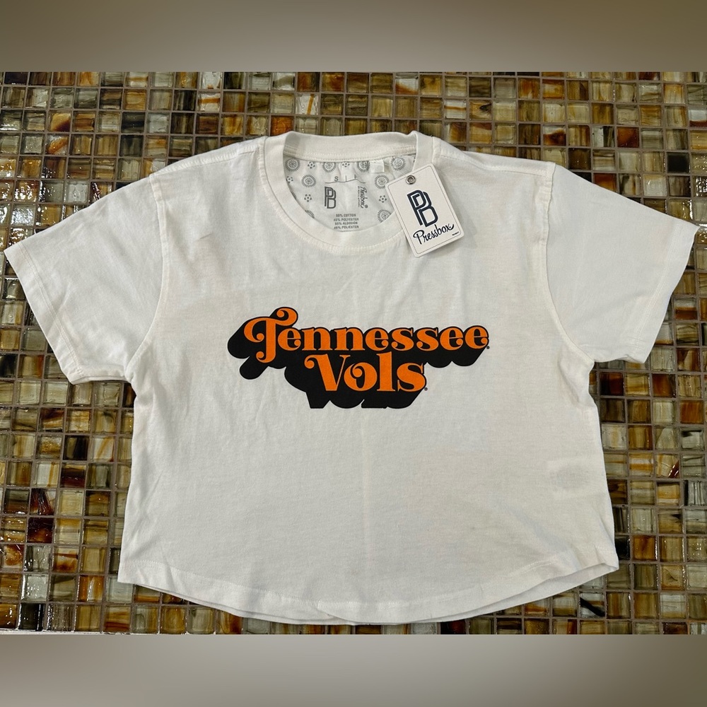 NWT Women’s Pressbox Tennessee Volunteers Cropped Short Sleeve Shirt~Small~$40